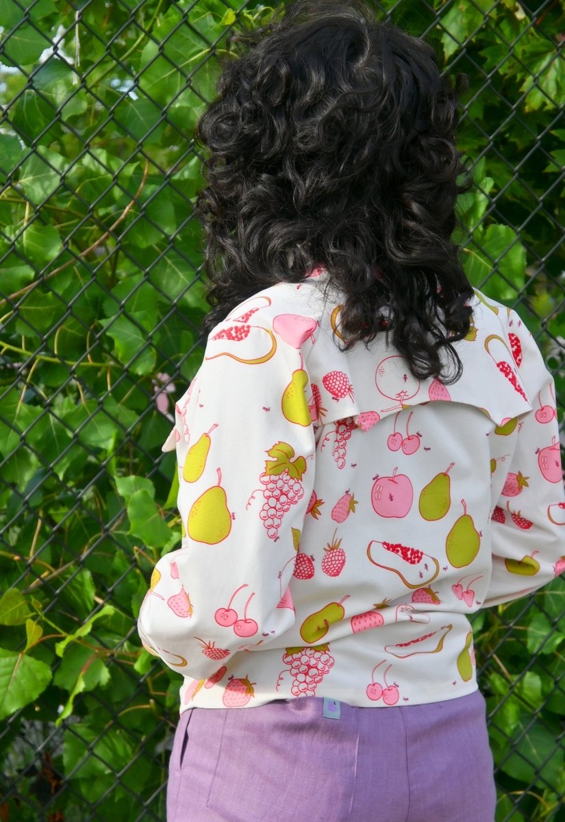 Chaqueta con estampado "All Over Fruit"