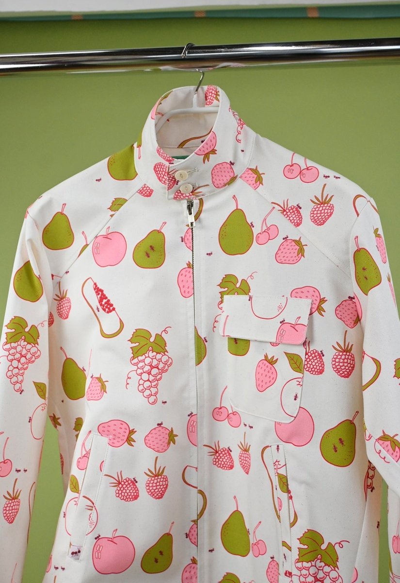 Chaqueta con estampado "All Over Fruit"