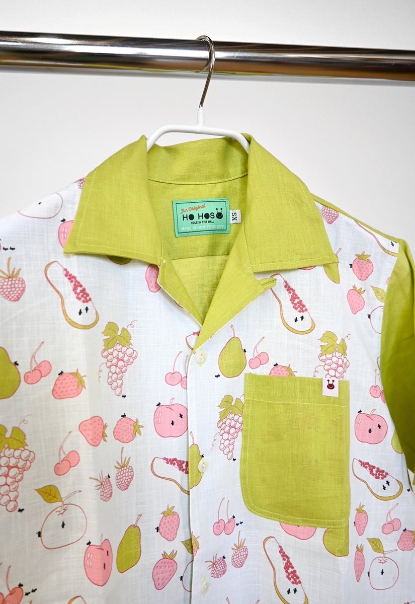 Camisa de vacaciones con botones "All Over Fruit"