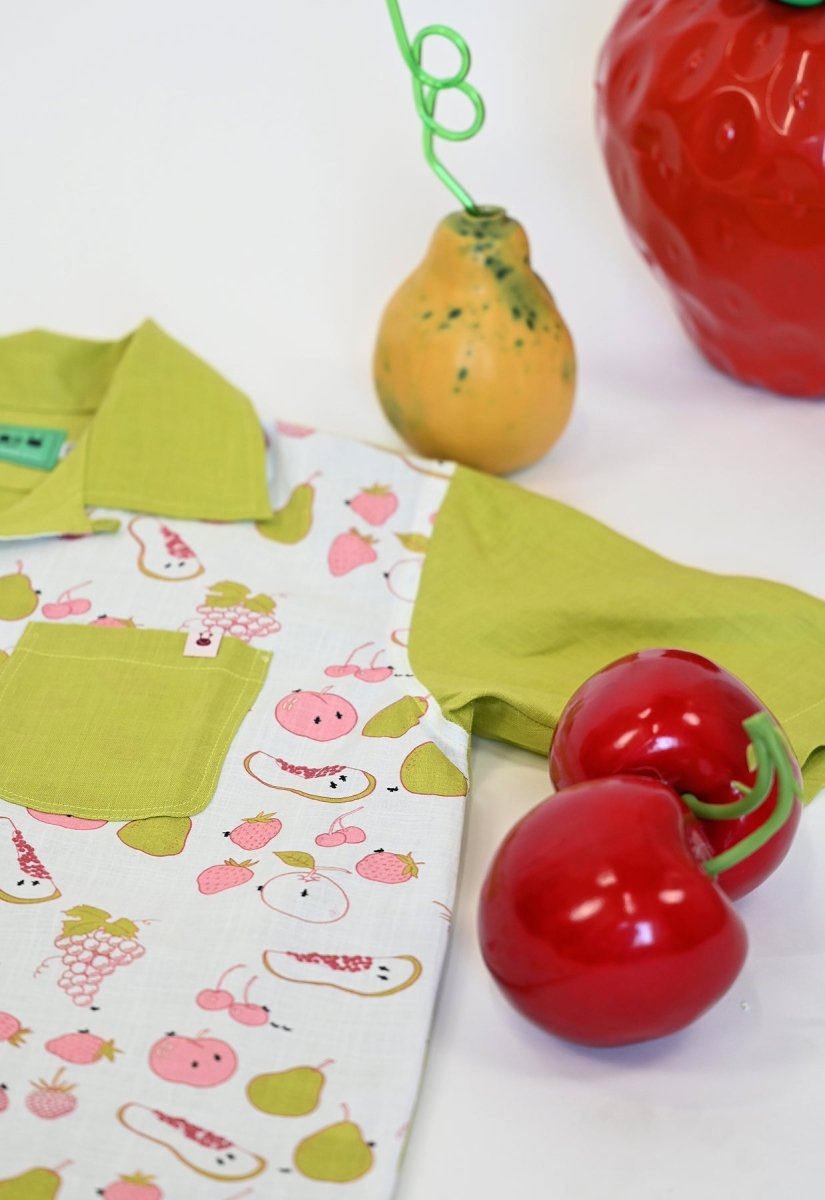 Camisa de vacaciones con botones "All Over Fruit"
