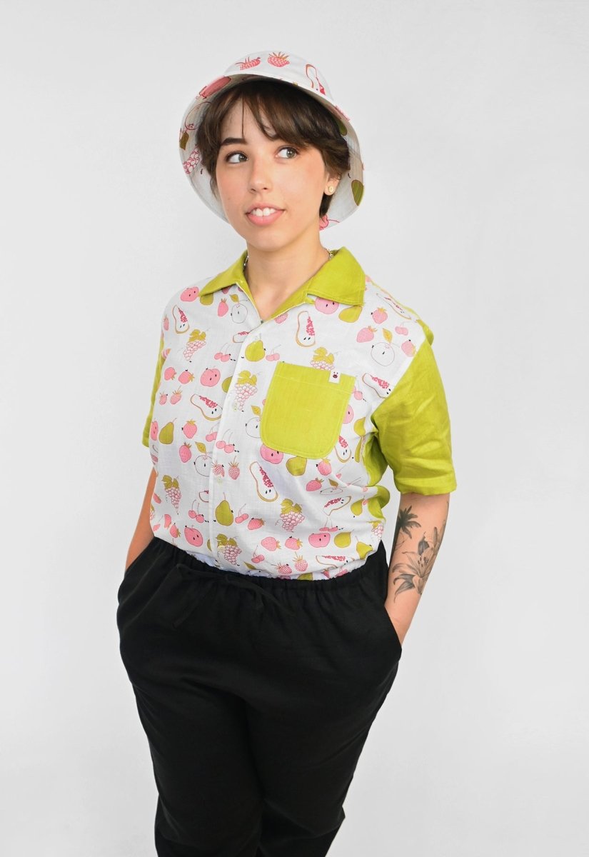 Camisa de vacaciones con botones "All Over Fruit"