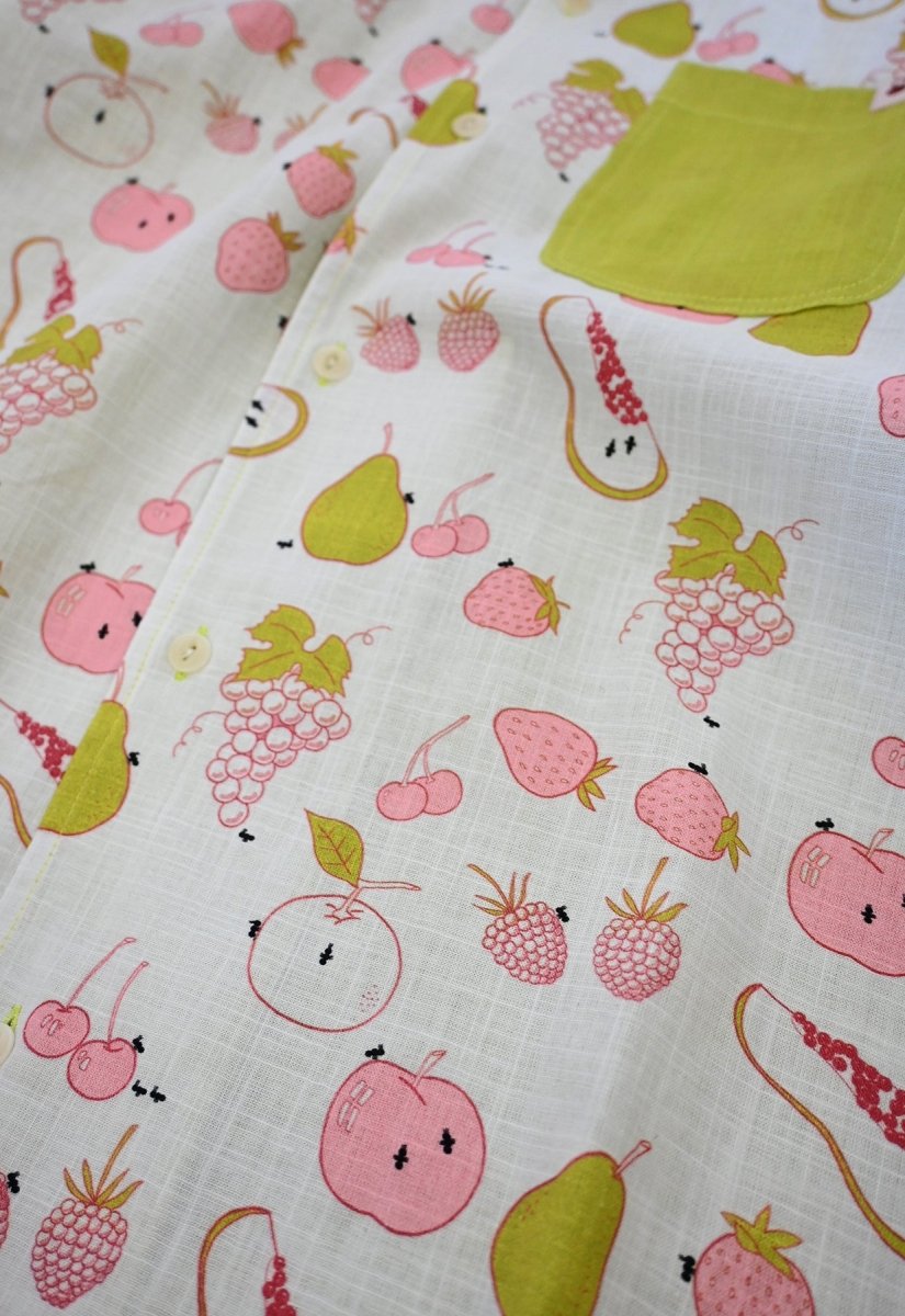 Camisa de vacaciones con botones "All Over Fruit"