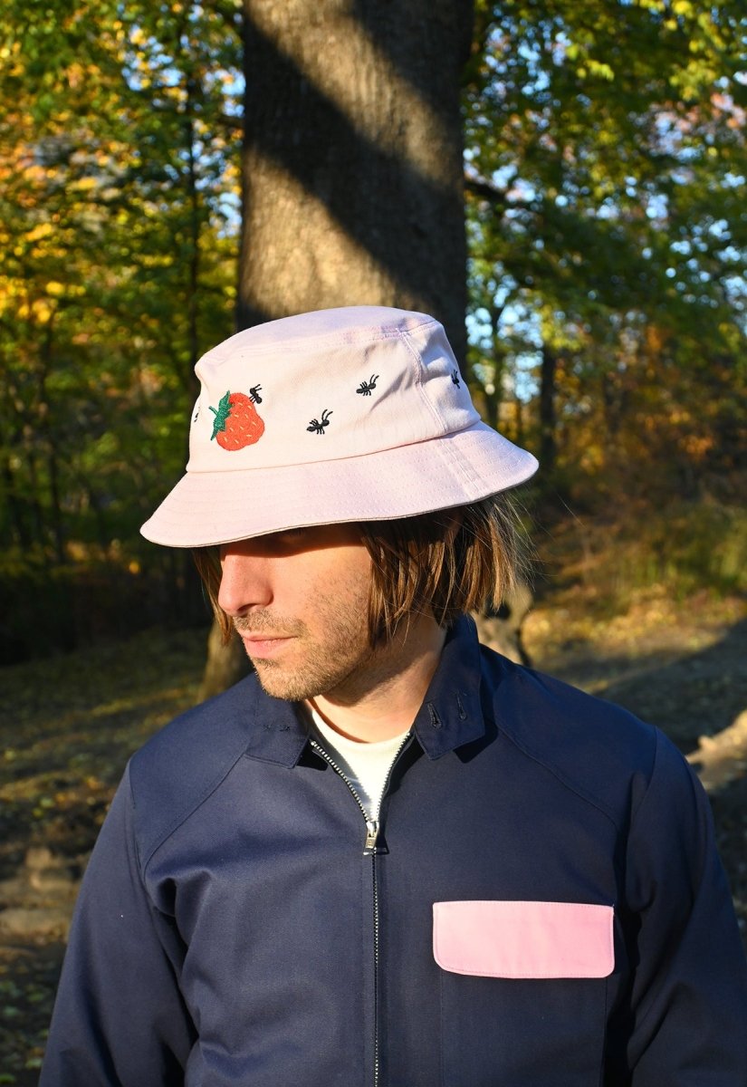 Gorro pescador "Fresa y Hormigas"