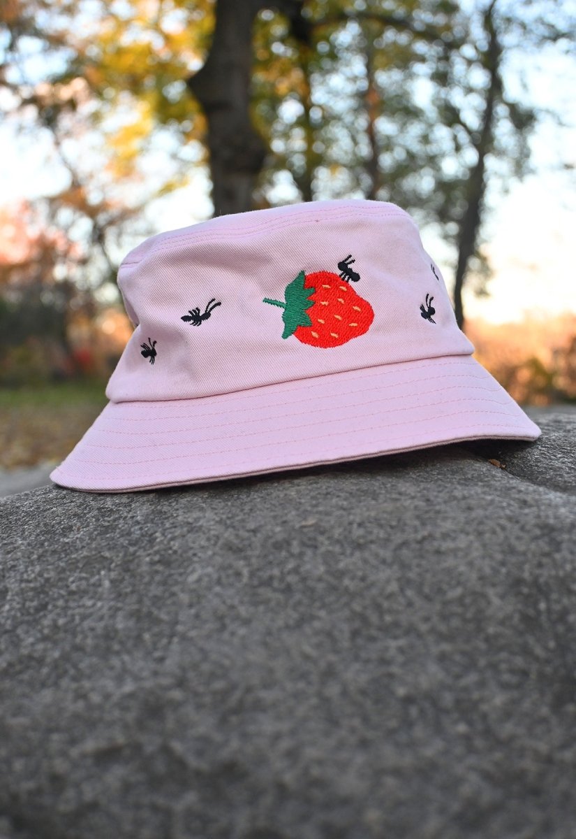 Gorro pescador "Fresa y Hormigas"