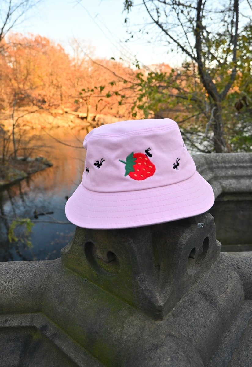Gorro pescador "Fresa y Hormigas"