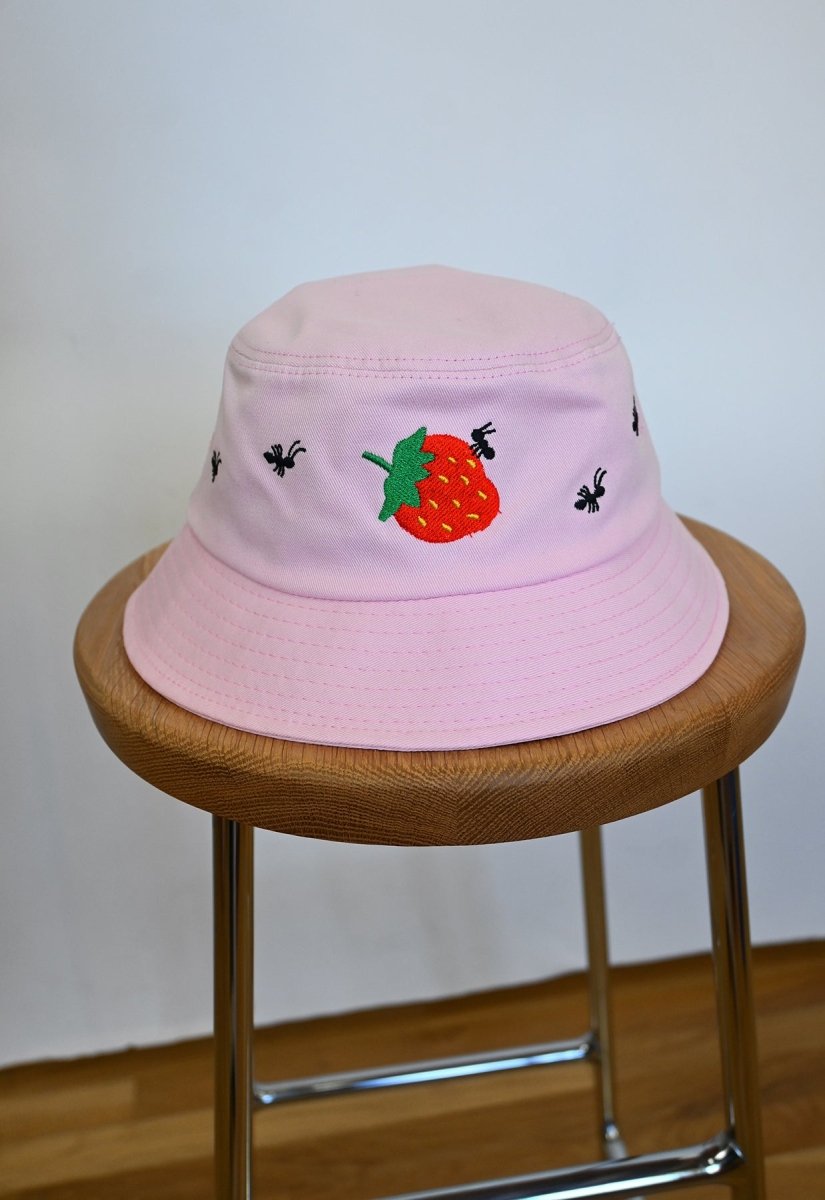 Gorro pescador "Fresa y Hormigas"